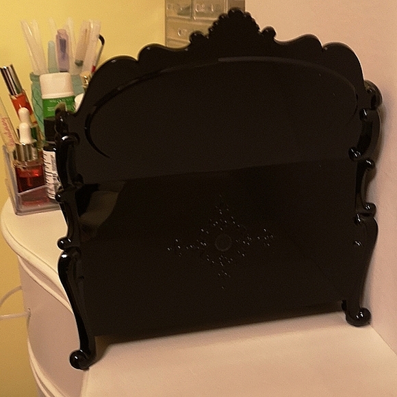 Anna Sui Makeup Dresser - Picture 7 of 14